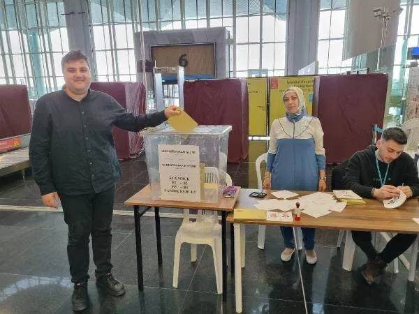 Yurt dışı seçmenler akın akın sandıklara gidiyor! En son oy verme süresi 24 Mayıs 9