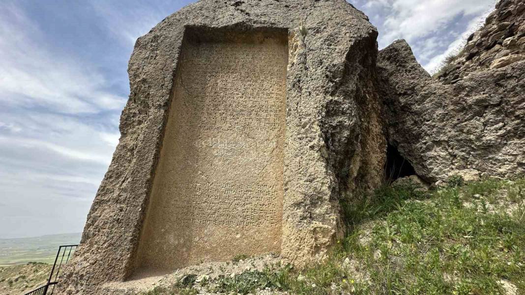 Muhteşem görünüme sahip 7 bin yıllık tarihi Palu ilçesi, sezonun ilk ziyaretçilerini ağırladı 8