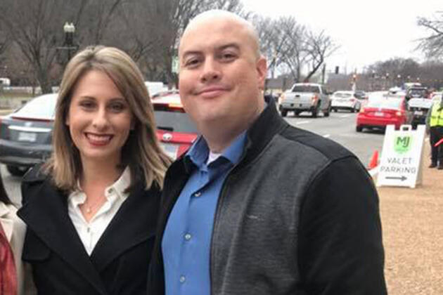 Genç siyasetçi Katie Hill'i yaşadığı üçlü ilişkinin kareleri ortaya çıktı 2