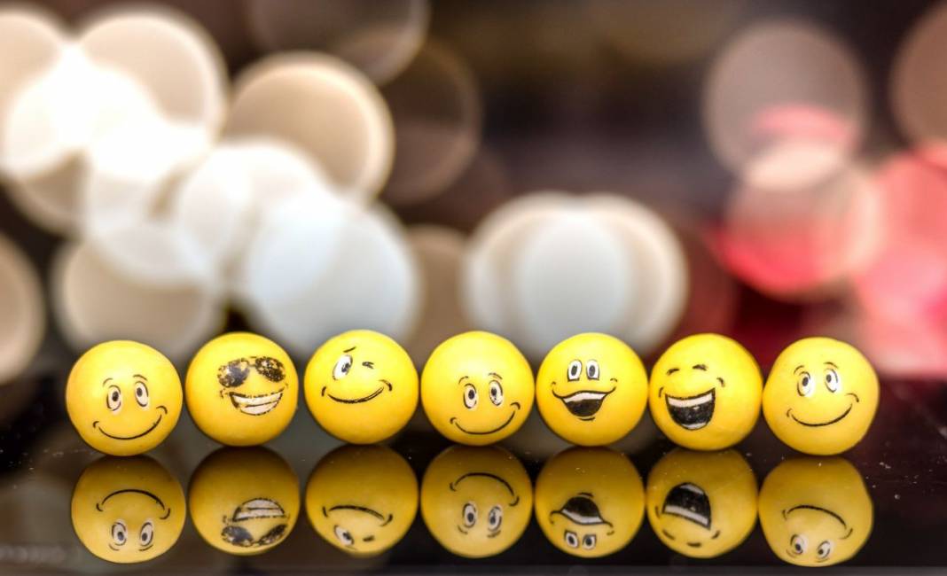 Sevgiliniz Mesajlaşırken Emoji Kullanıyorsa Dikkat Edin! Altında Neler Neler Gizliymiş 1