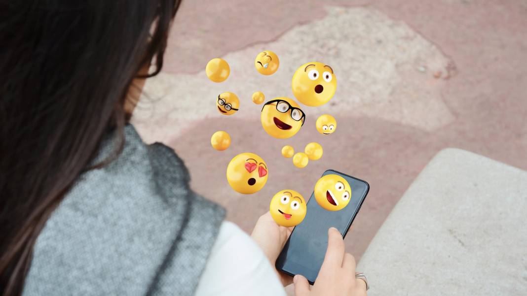 Sevgiliniz Mesajlaşırken Emoji Kullanıyorsa Dikkat Edin! Altında Neler Neler Gizliymiş 3