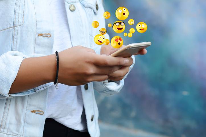 Sevgiliniz Mesajlaşırken Emoji Kullanıyorsa Dikkat Edin! Altında Neler Neler Gizliymiş 4