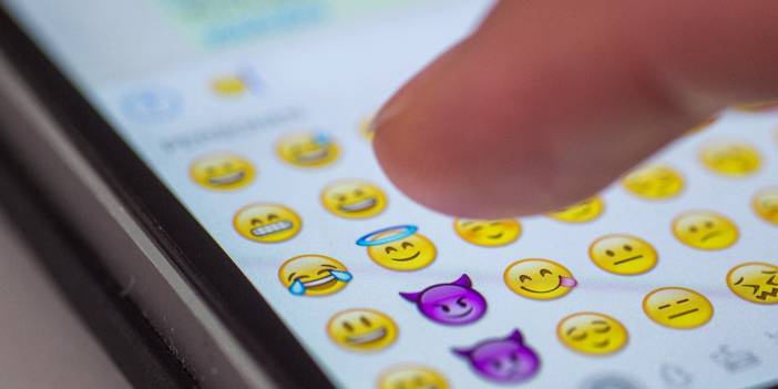 Sevgiliniz Mesajlaşırken Emoji Kullanıyorsa Dikkat Edin! Altında Neler Neler Gizliymiş