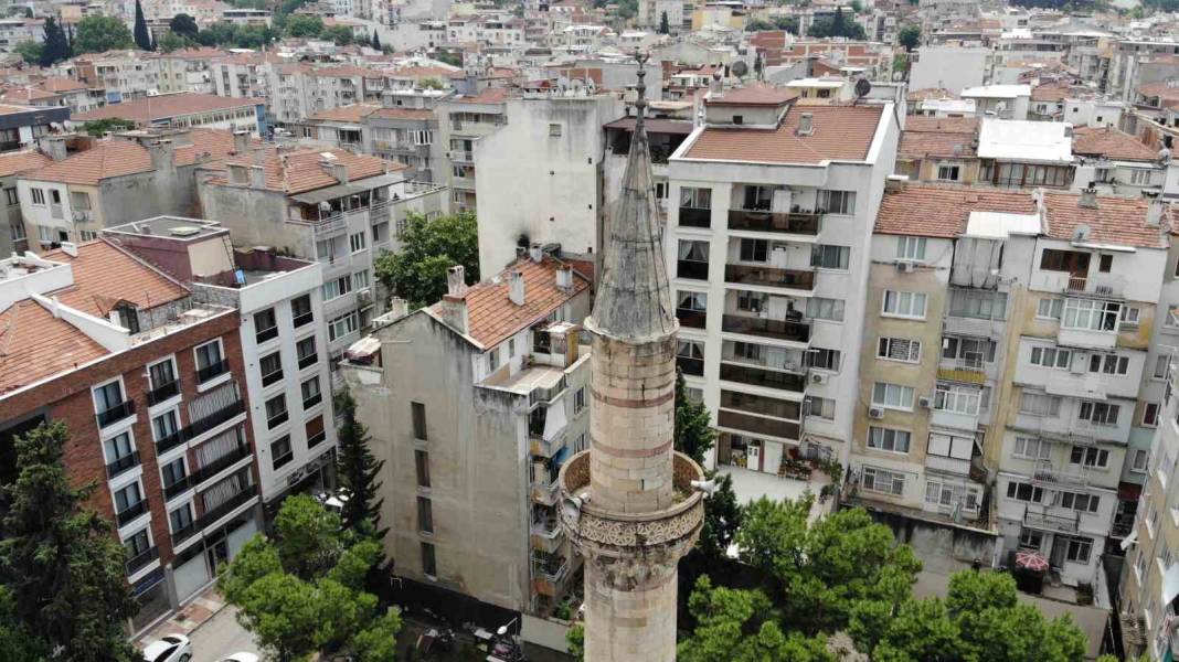 5 asırlık caminin minaresi, mahalleliyi korkutuyor! 10