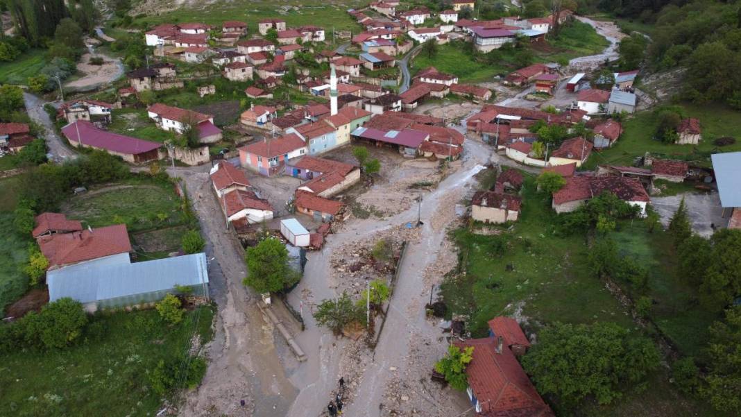 Eskişehir sele teslim oldu vatandaşlar zor anlar yaşadı , İşte o görüntüler 11