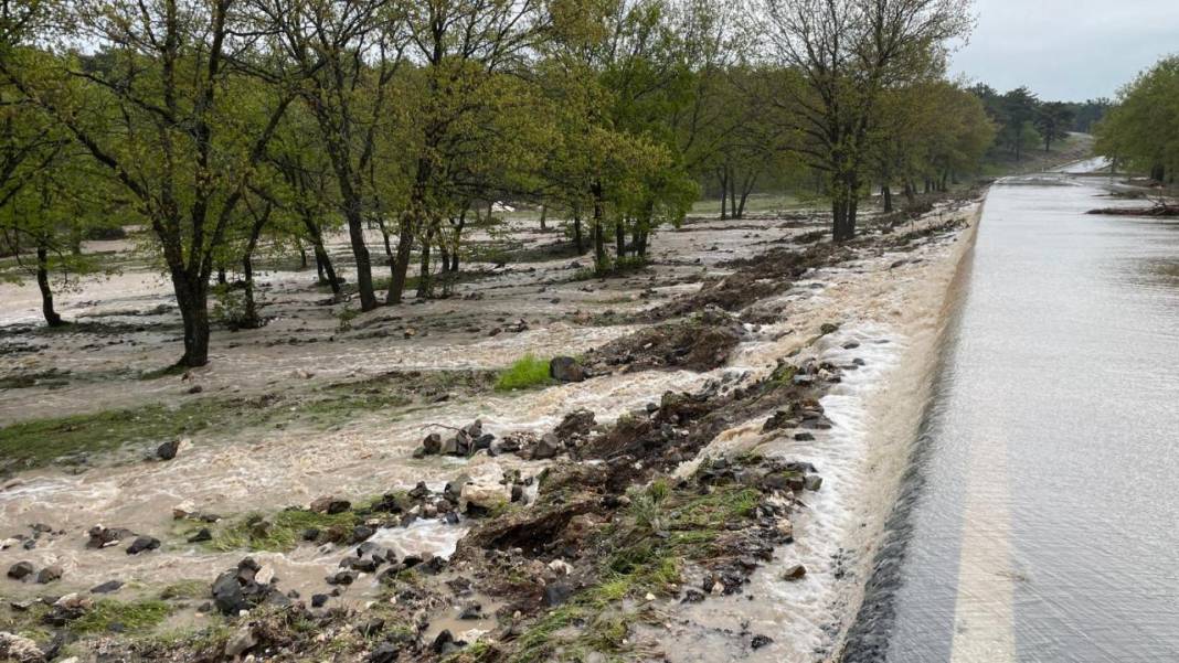 Eskişehir sele teslim oldu vatandaşlar zor anlar yaşadı , İşte o görüntüler 3