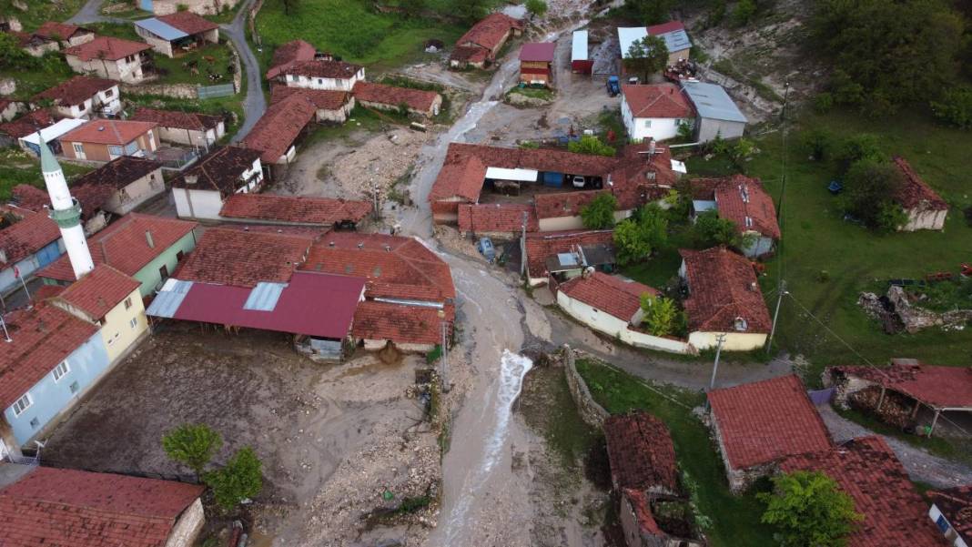 Eskişehir sele teslim oldu vatandaşlar zor anlar yaşadı , İşte o görüntüler 8