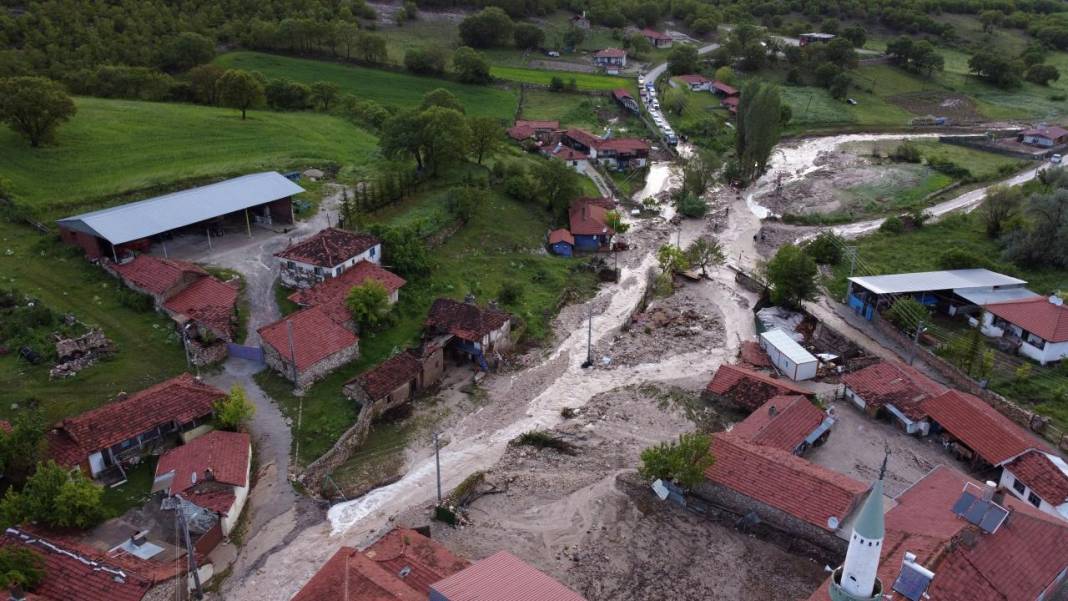 Eskişehir sele teslim oldu vatandaşlar zor anlar yaşadı , İşte o görüntüler 9