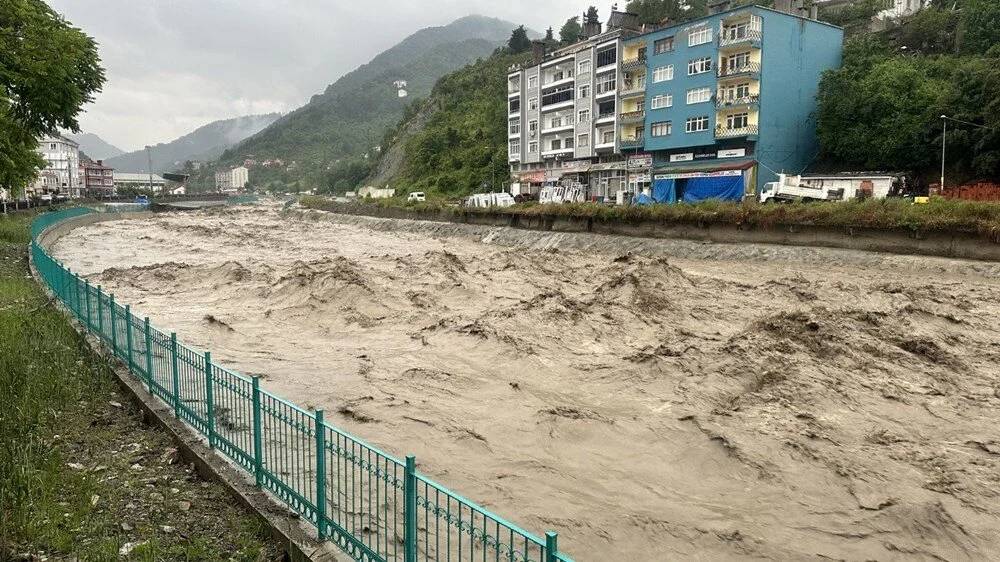 Ülke genelinde etkili olan sağnak yağış hayatı felç etti 5