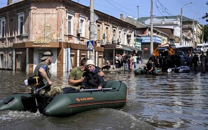 Rusya'nın Ukrayna'da vurduğu barajın etkileri gözükmeye başladı 12