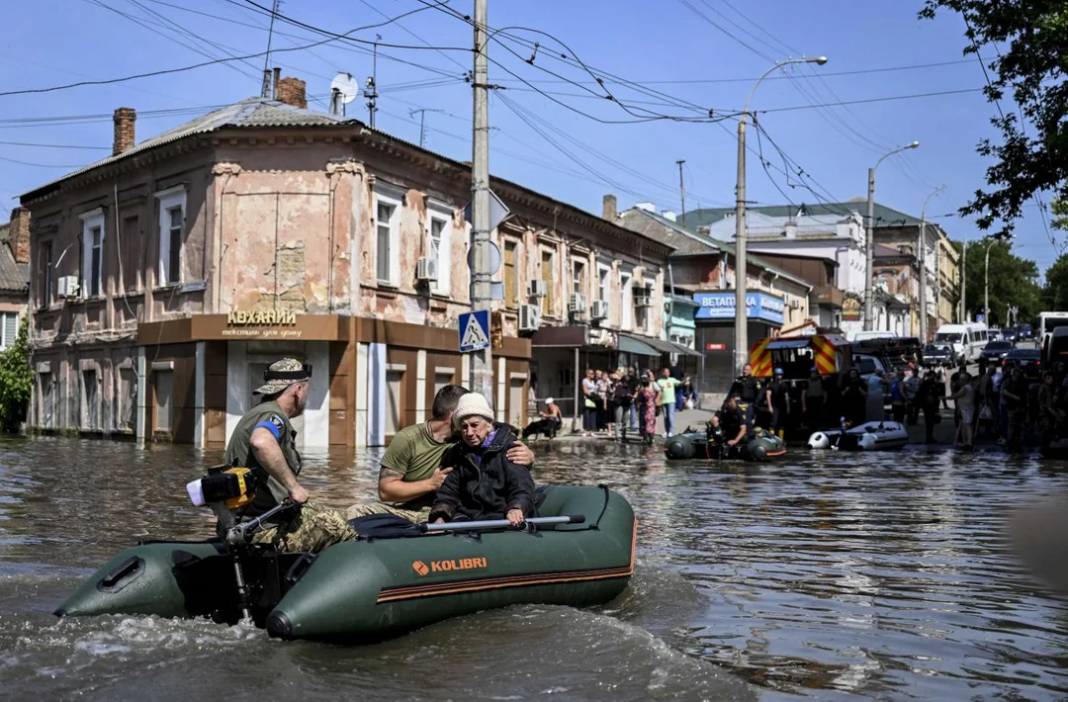 Rusya'nın Ukrayna'da vurduğu barajın etkileri gözükmeye başladı 3