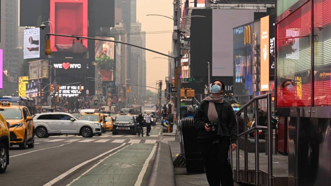 Kanada'dan gelen duman New York'u sardı, hava kalitesi alarm veriyor! 11