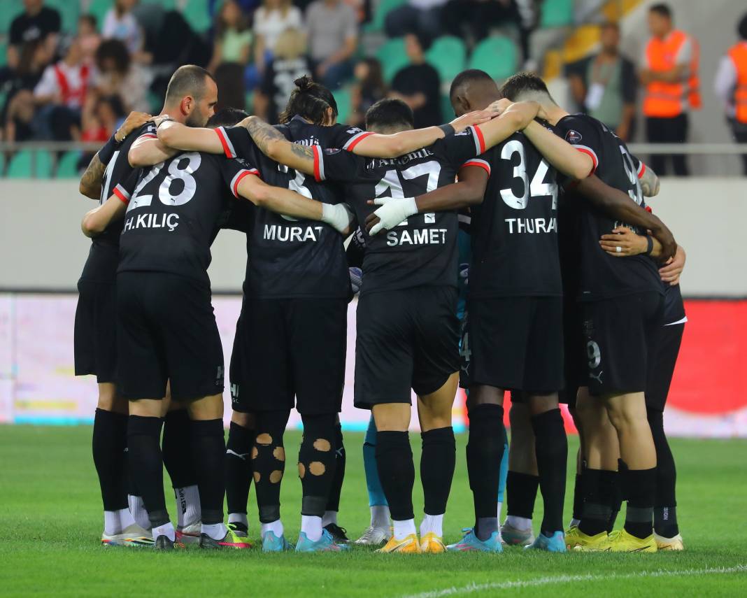 Pendikspor tarih yazarak tarihinde ilk kez süper Lig'e çıkmayı başardı, İşte o tarihi muhteşem görüntüler 10