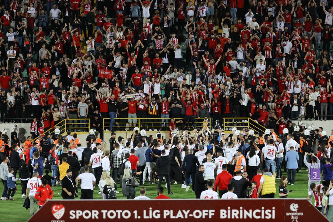 Pendikspor tarih yazarak tarihinde ilk kez süper Lig'e çıkmayı başardı, İşte o tarihi muhteşem görüntüler 20