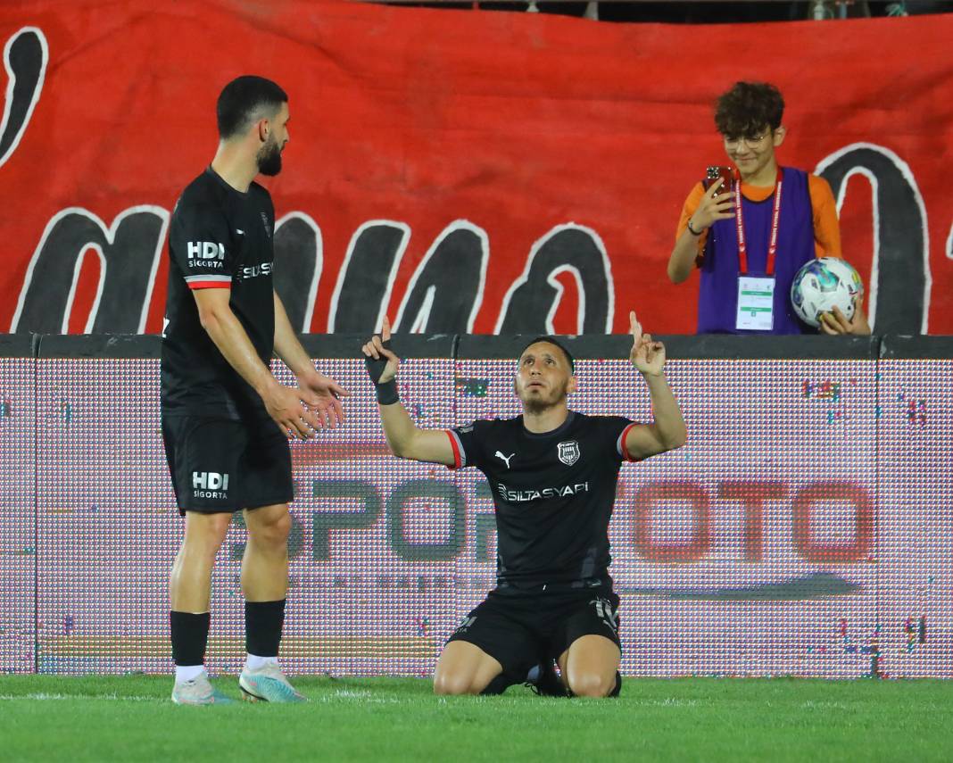 Pendikspor tarih yazarak tarihinde ilk kez süper Lig'e çıkmayı başardı, İşte o tarihi muhteşem görüntüler 9