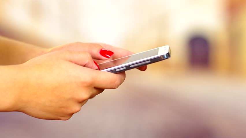 Hayatını kaybeden babasına yıllarca mesaj attı, gelen mesajla şoka girdi 6