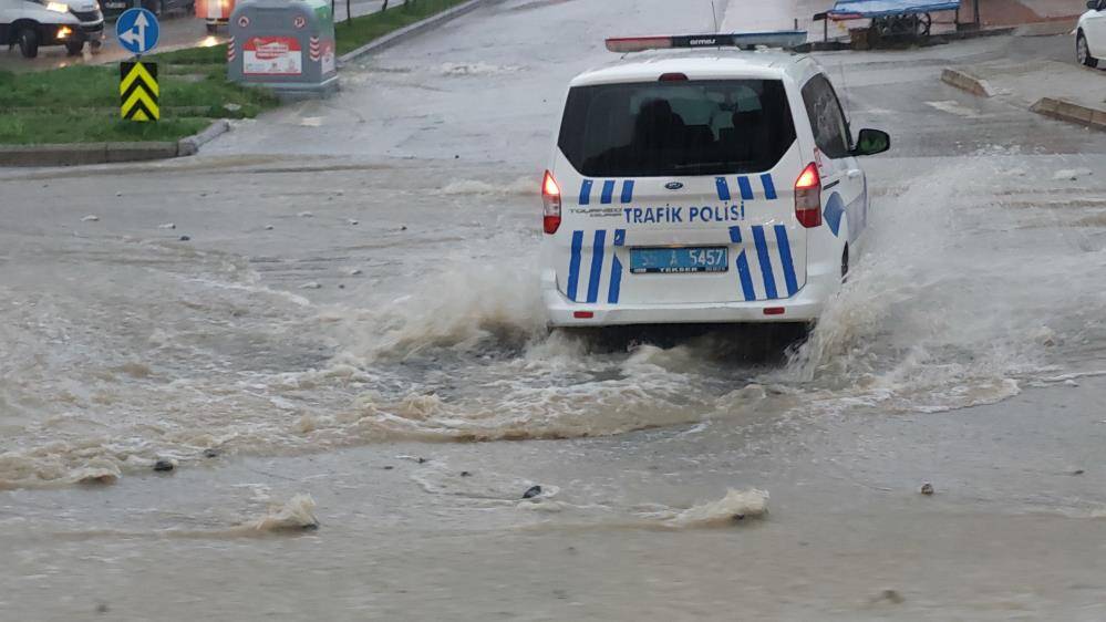 Samsun kuvvetli sağanak yağışı sonusu sel meydana geldi, vatandaşlar zor anlar yaşadı 14