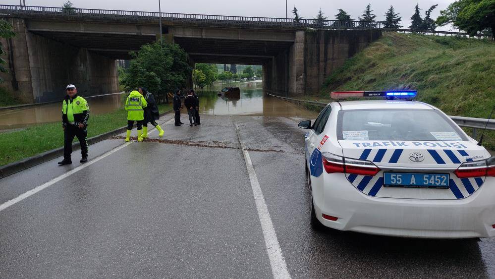 Samsun kuvvetli sağanak yağışı sonusu sel meydana geldi, vatandaşlar zor anlar yaşadı 16