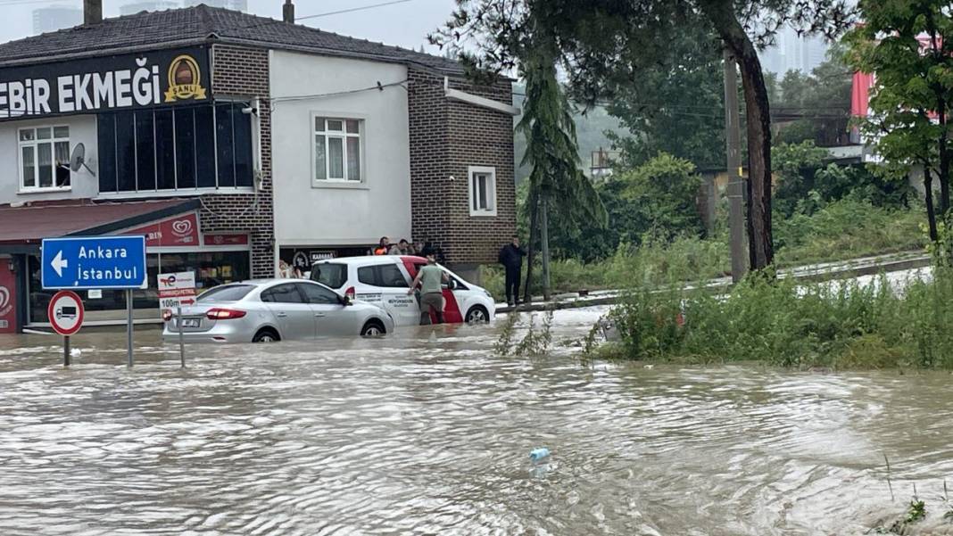 Samsun kuvvetli sağanak yağışı sonusu sel meydana geldi, vatandaşlar zor anlar yaşadı 2