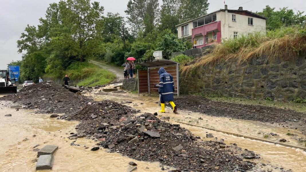 Samsun kuvvetli sağanak yağışı sonusu sel meydana geldi, vatandaşlar zor anlar yaşadı 3