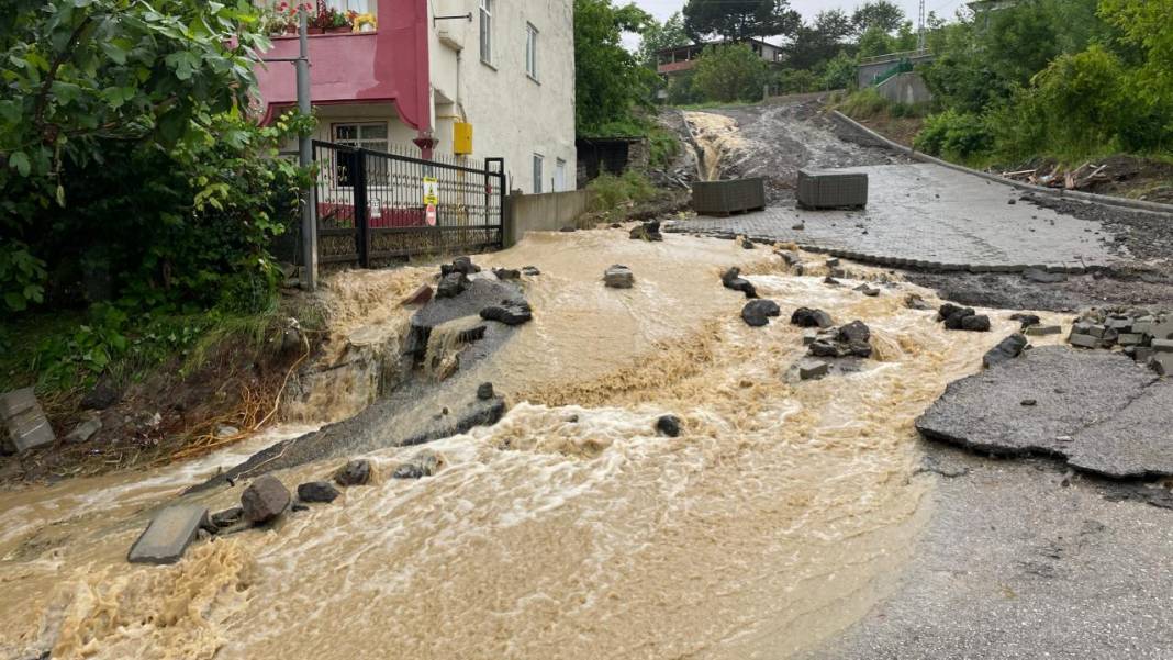 Samsun kuvvetli sağanak yağışı sonusu sel meydana geldi, vatandaşlar zor anlar yaşadı 5