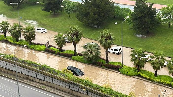 Samsun kuvvetli sağanak yağışı sonusu sel meydana geldi, vatandaşlar zor anlar yaşadı 6