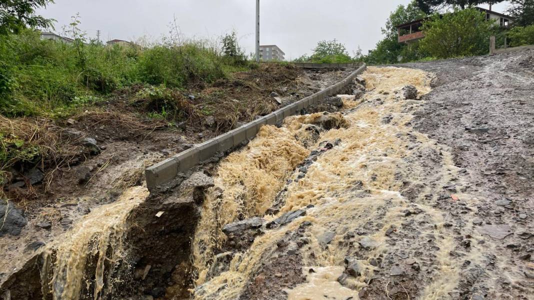 Samsun kuvvetli sağanak yağışı sonusu sel meydana geldi, vatandaşlar zor anlar yaşadı 7