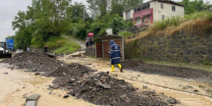 Samsun kuvvetli sağanak yağışı sonusu sel meydana geldi, vatandaşlar zor anlar yaşadı