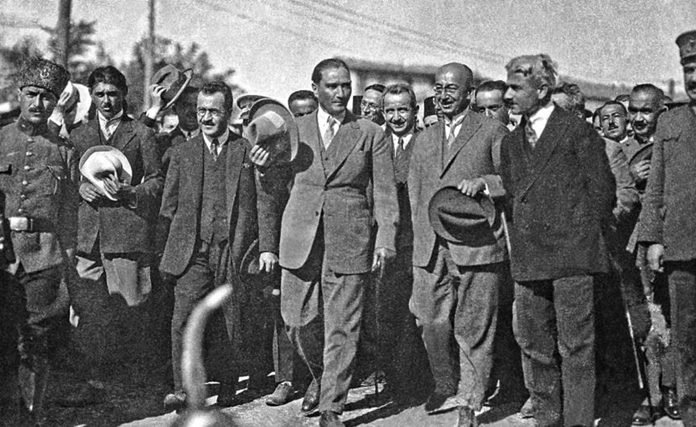 Cumhuriyetimizin 96.yılında Ulu Önder Atatürk'ün hiç bilinmeyen fotoğrafları... 17
