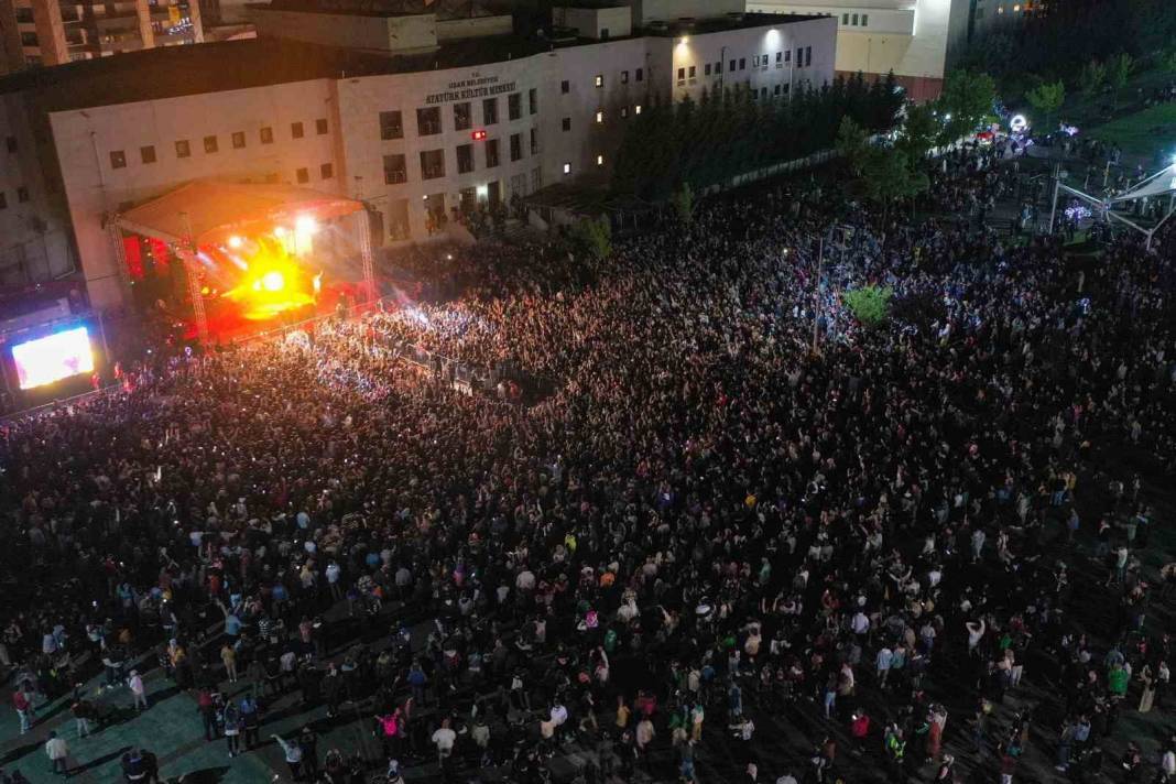 Uşak'ta Osmanlı Tarihi muhteşem gösteriyle ModaFest'te Canlandı, İşte o muhteşem görüntüler 5