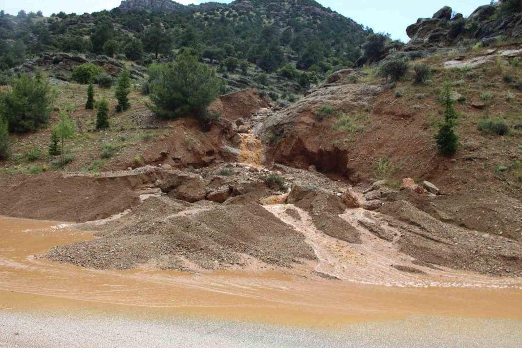 Heyelan felaketinin yaşandığı bölge dron ile görüntülendi, felaket gün yüzüne çıktı! 2