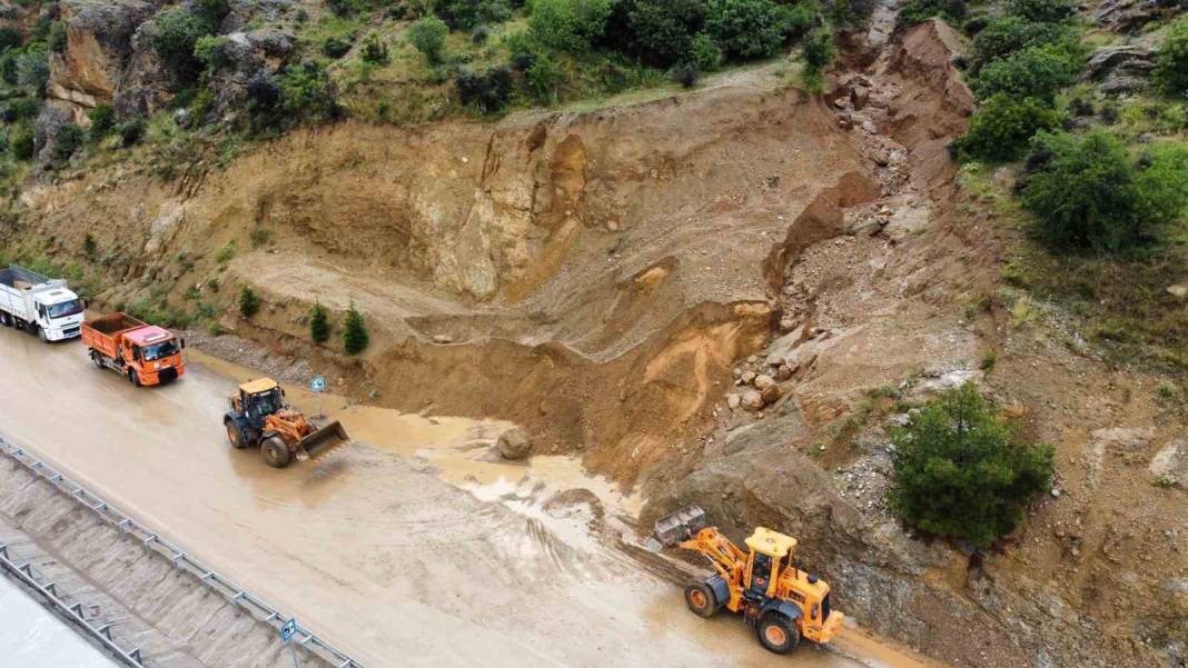 Heyelan felaketinin yaşandığı bölge dron ile görüntülendi, felaket gün yüzüne çıktı! 3