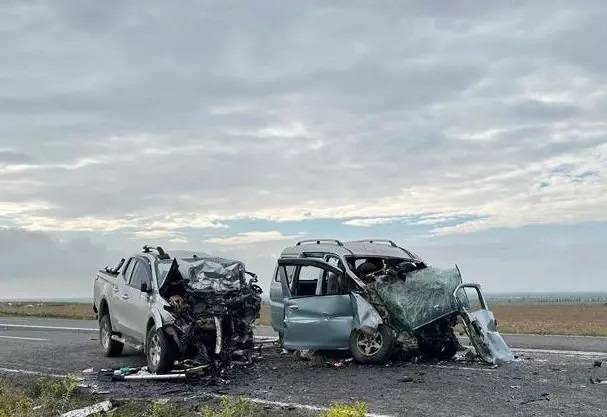 Konya'da korkunç kaza! İki kamyonet kafa kafaya çarpıştı, 4 kişi hayatını kaybetti! 3