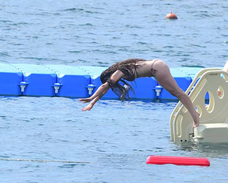 Aslı Bekiroğlu'nun tatil hali, sosyal medyada da büyük ilgi gördü, takipçileri güzel oyuncunun fotoğraflarına beğeni yağmuruna tuttu 1