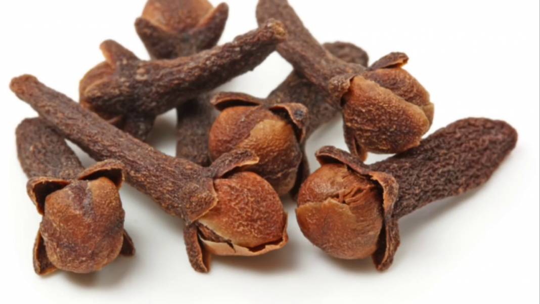 Ev  Yapımı Karanfil Yağının Faydalarını Görünce Şok Olacaksınız! Mutlaka Deneyin! 4