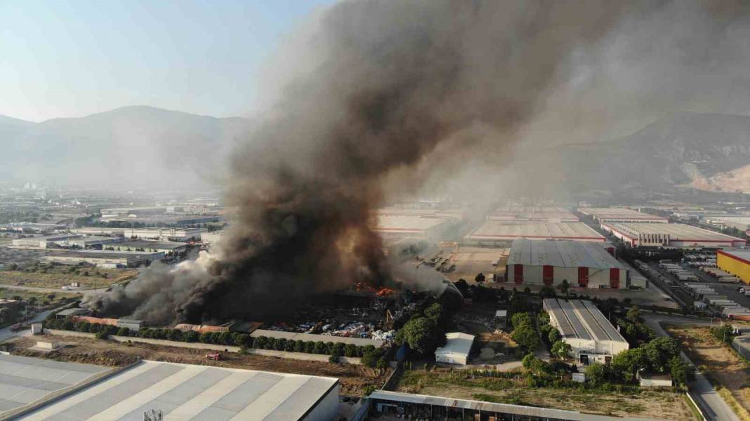 Manisa'da büyük fabrika yangını 2