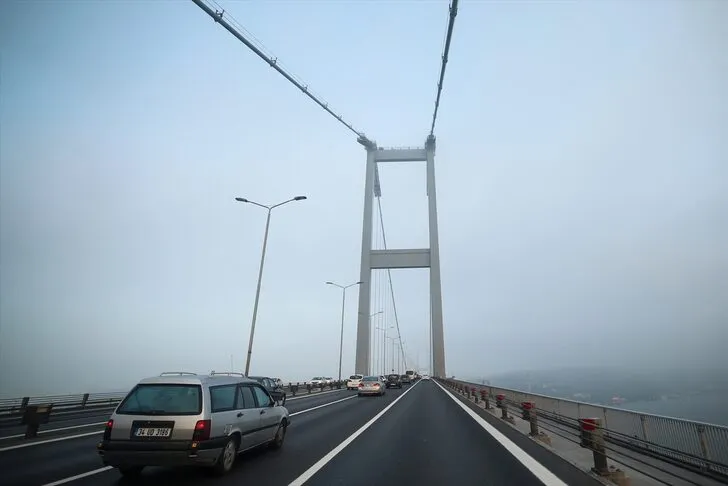 İstanbul Boğazını sis kapladı ! Boğaz transit gemi geçişine kapatıldı 1