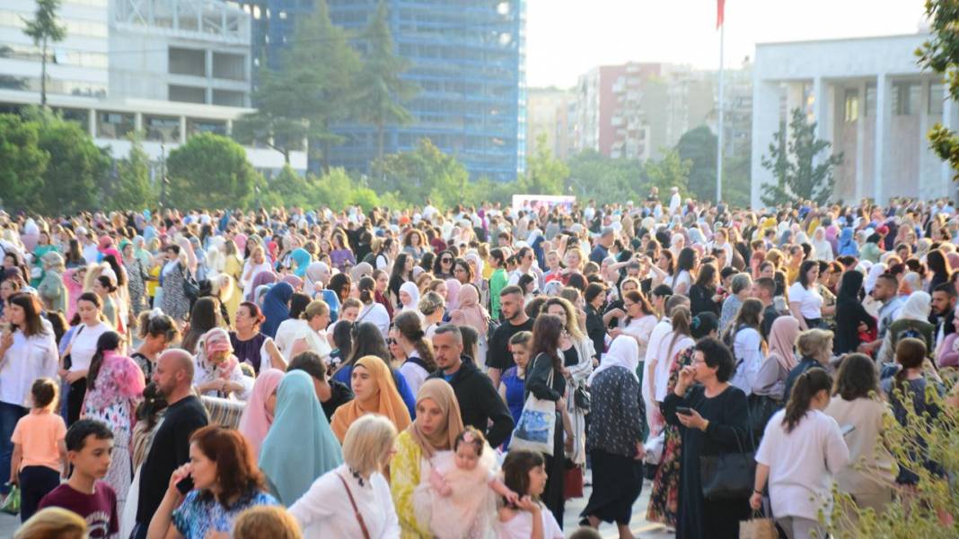 Dünyanın dört bir yanından bayram namazı manzaraları! 3