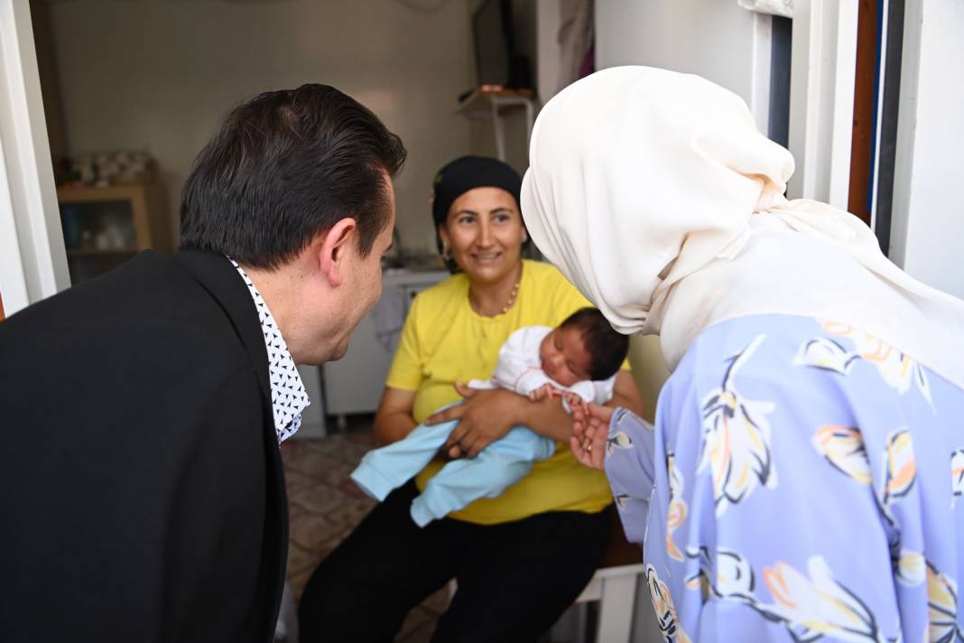 Tuzla belediyesi depremzedeleri bir an olsun yanlız bırakmıyor, Başkan Yazıcı, Kırıkhan’daki Konteyner Kentleri Ziyaret Etti 2