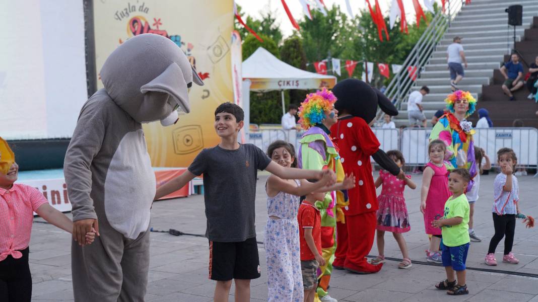 Tuzla Belediyesi Ramazan Bayramında çocuklara bayramı tam yaşattı 1