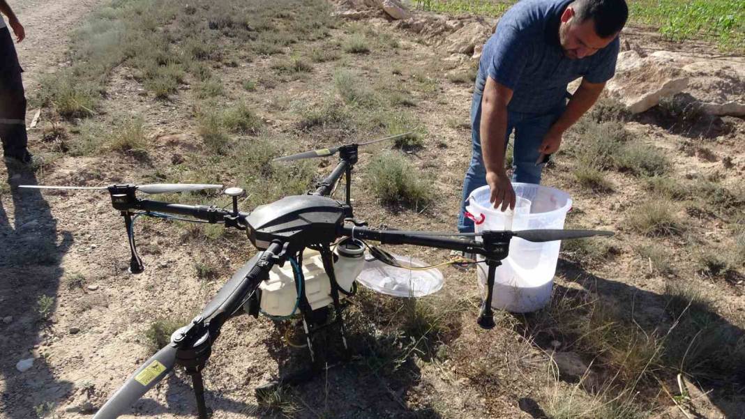 Teknolji gelişmeler tarımda gelir ve kaliteyi artırıyor, Niğde’de tarlalar dron ile ilaçlanıyor 5