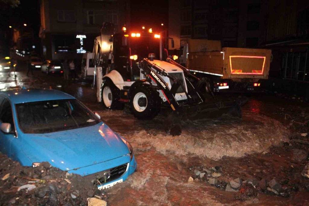 Ordu'da etkili olan sel sonrası karadeniz sahil yolu kapatıldı, görüntüler felaketin etkisini gözler önüne serdi 1