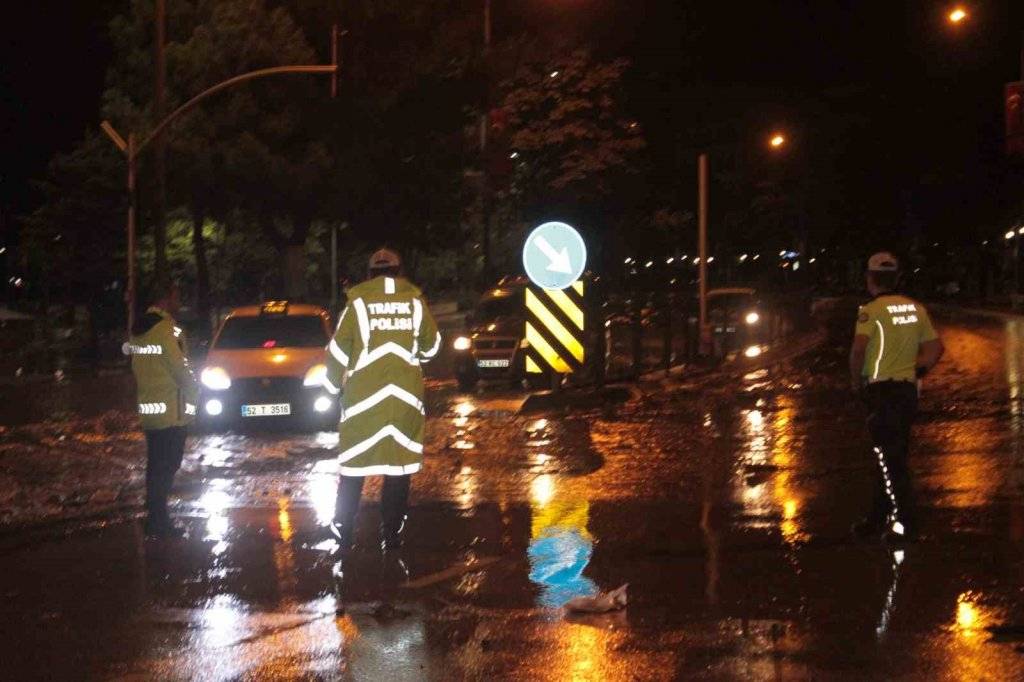 Ordu'da etkili olan sel sonrası karadeniz sahil yolu kapatıldı, görüntüler felaketin etkisini gözler önüne serdi 11