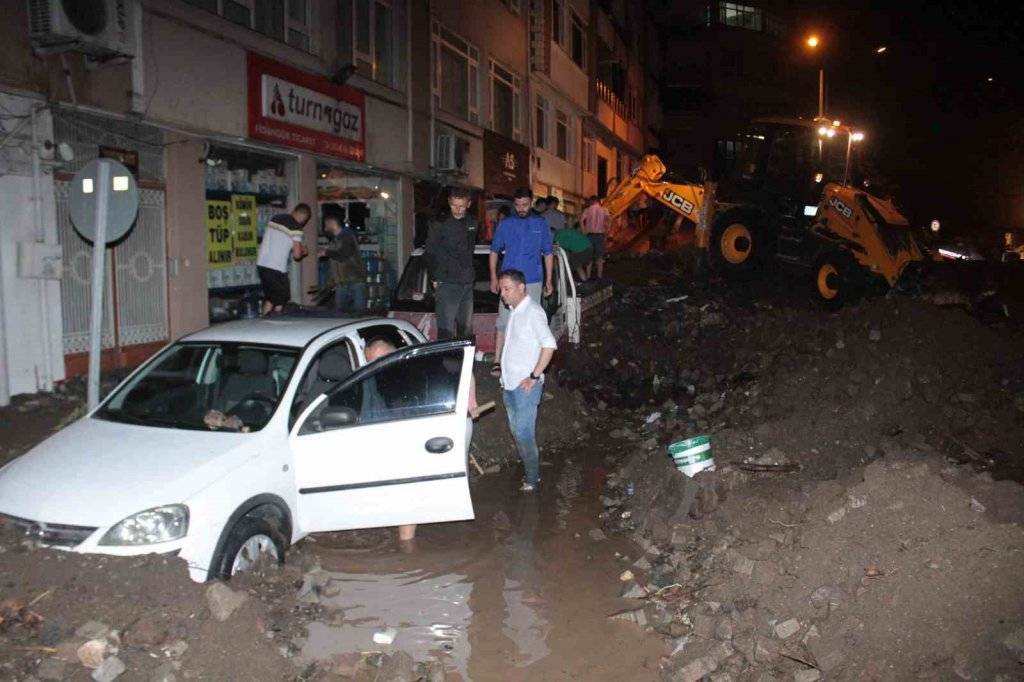 Ordu'da etkili olan sel sonrası karadeniz sahil yolu kapatıldı, görüntüler felaketin etkisini gözler önüne serdi 2