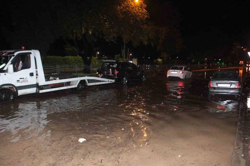 Ordu'da etkili olan sel sonrası karadeniz sahil yolu kapatıldı, görüntüler felaketin etkisini gözler önüne serdi 7