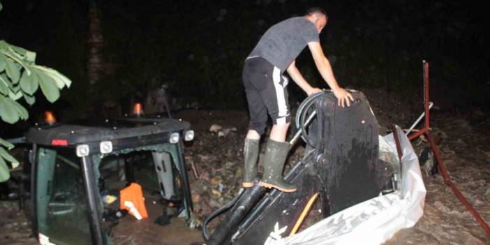 Ordu'da etkili olan sel sonrası karadeniz sahil yolu kapatıldı, görüntüler felaketin etkisini gözler önüne serdi