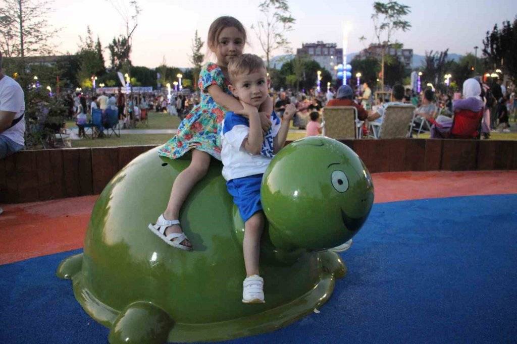 Aydın Mimar Sinan Parkı, düzenlenen Derya Uluğ konseriyle hizmete açıldı 8