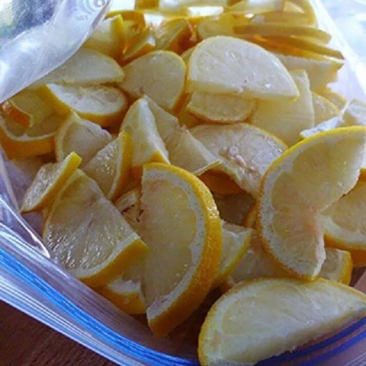 Çöpe atarken bir kez daha düşünün! Kansere karşı etkisi kanıtlandı! Donmuş limonun inanılmaz faydaları! 2