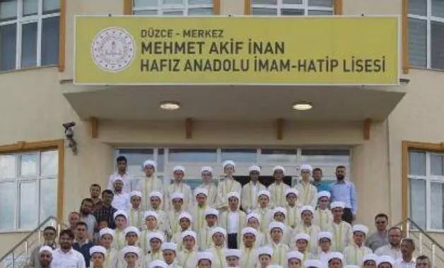 YKS'de 'imam hatip' fırtınası! Çok sayıda imam hatip lisesi öğrencisi YKS’de dereceye girdi. 102