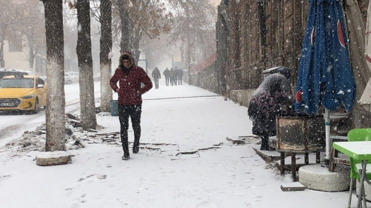 Önce 20 santimetre kar var, sonra pastırma sıcakları 4